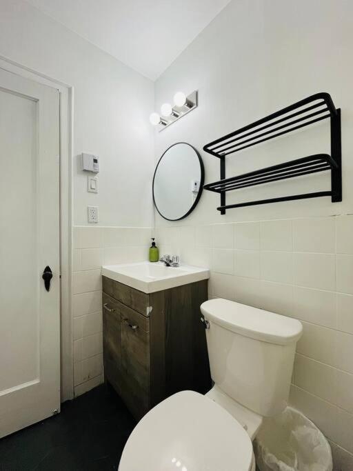 Apartamento Charming 3br Getaway, Free Parking & Near Metro Montreal