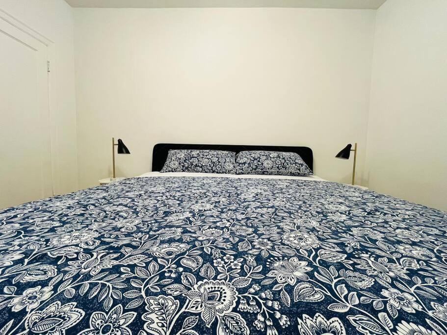 Charming 3br Getaway, Free Parking & Near Metro Montreal
